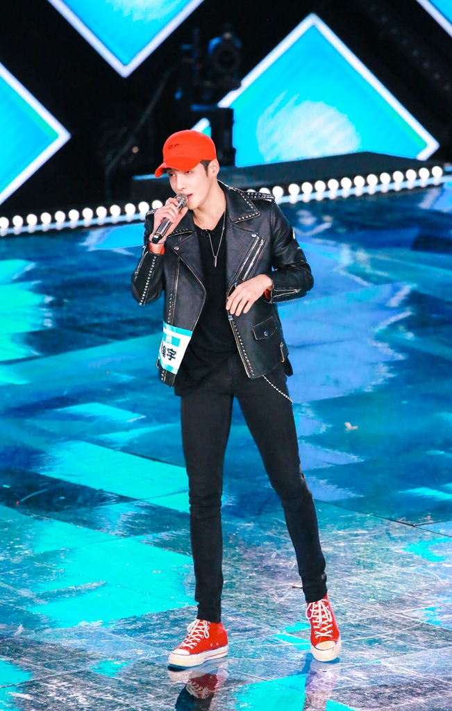 CLG力克C9，Deft拿下关键大龙宿敌对决小组赛，点燃全场激情