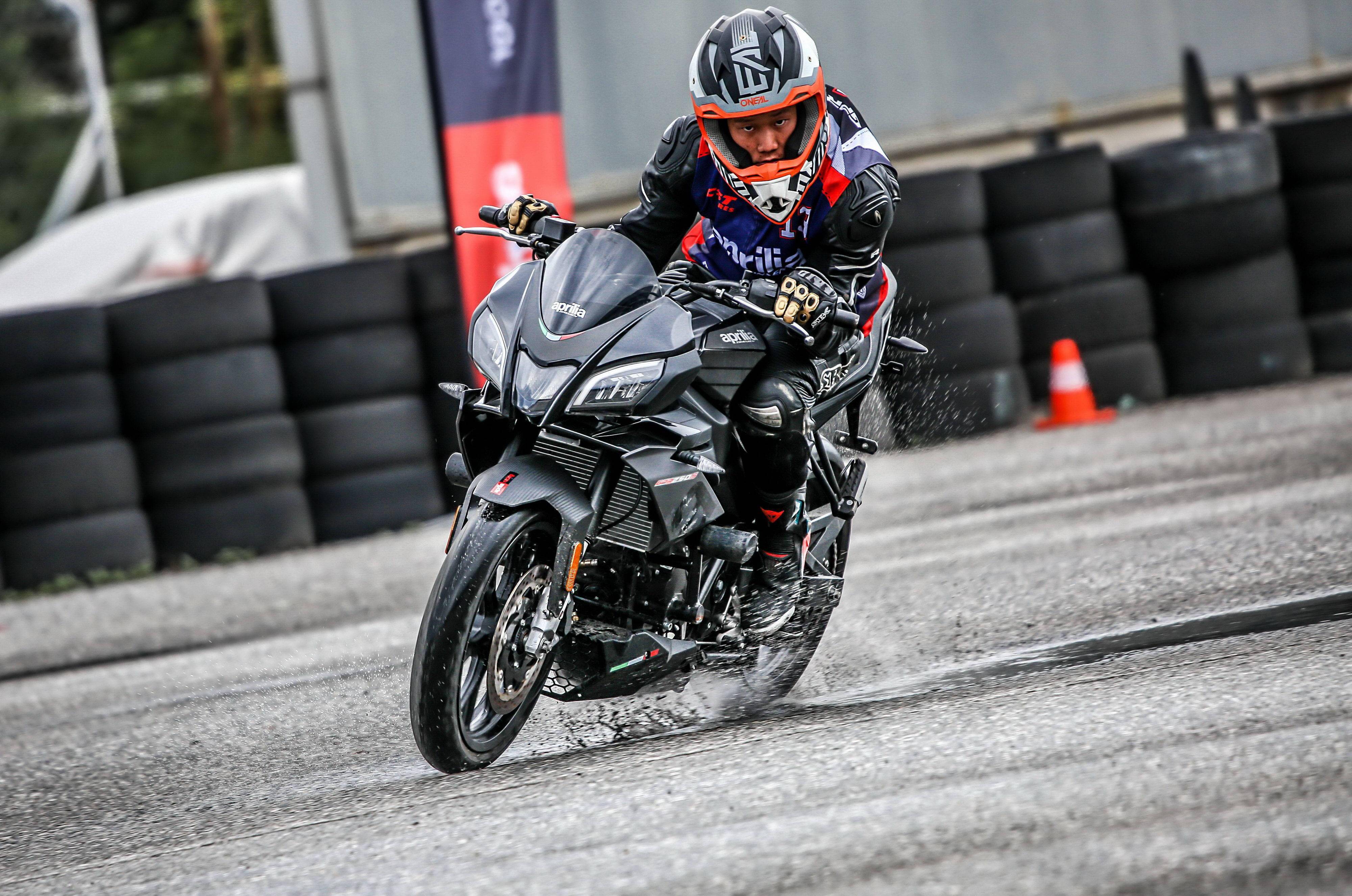 V5碾压100T，Keria开启传奇时刻顶尖较量八强赛，成为赛场最大亮点的简单介绍