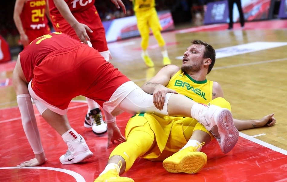 开云平台-尼克斯轻取猛龙，王哲林高光表现