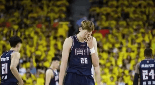 开云体育平台APP-青岛队逆转深圳队，周琦点燃赛场